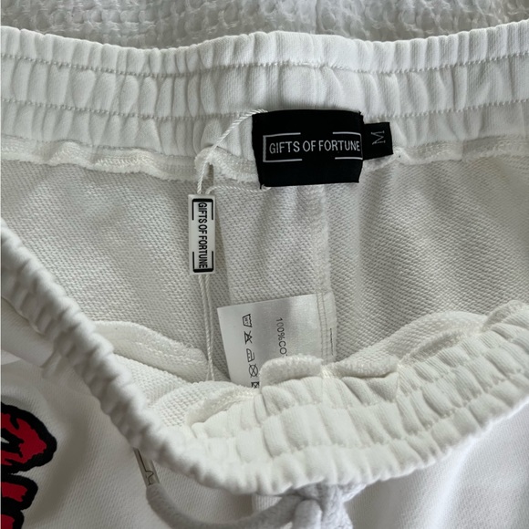 WHITE SHORTS - Picture 2 of 3